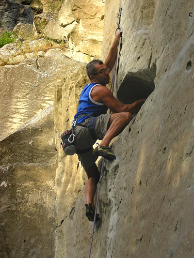 Gianni Fantini scala "Mano gialla" 7b a Perticara