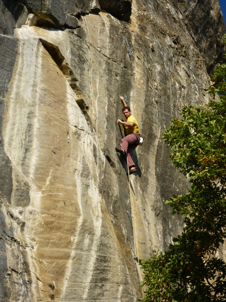 Marco Melucci a Maiolo sulla via "Climbing autogeno" 7a